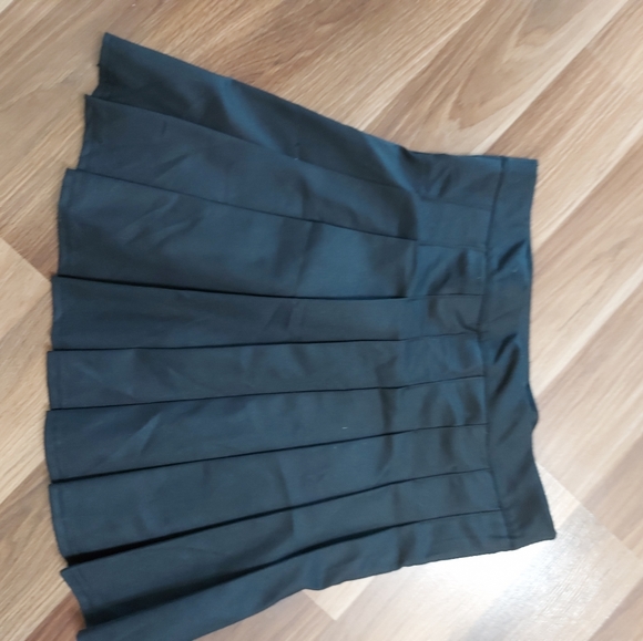 Pleated skirt - Picture 2 of 3